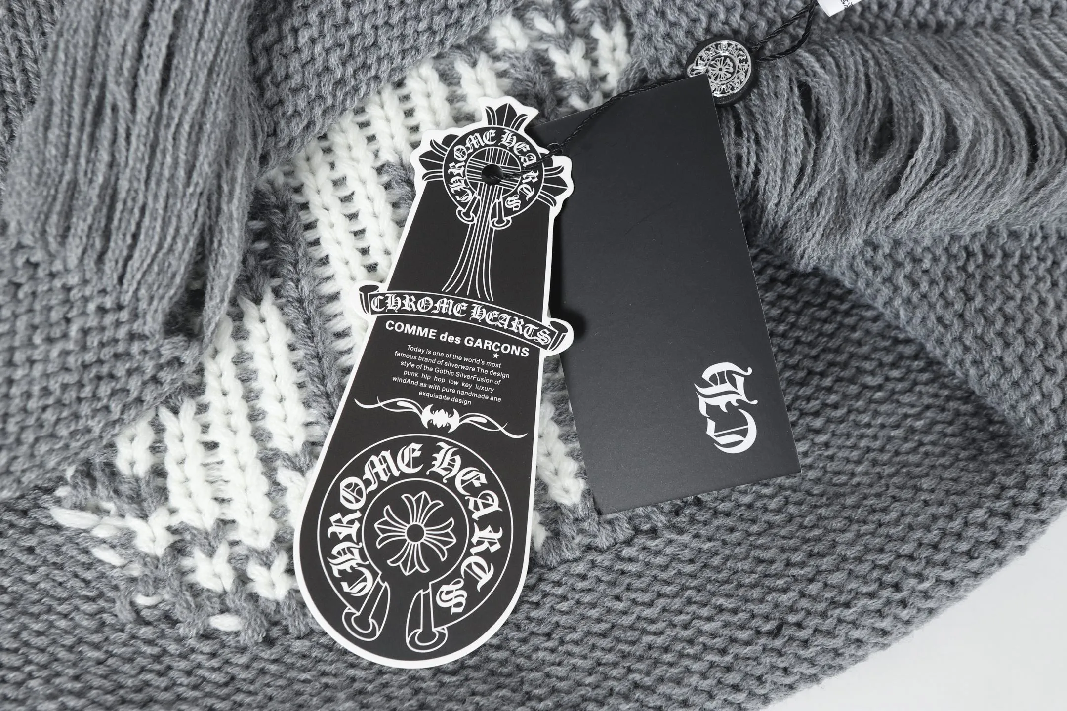 P260 #M901 Cross-border running quantity model, please do not place an order if you pursue quality - Chrome Hearts/Chrome Heart Jacquard Sanskrit Cross✝️Frayed knitted sweater - High weight, high density and high quality. The wool is soft, delicate and skin-friendly. Soft and silky to the touch. Warmth and skin-friendly are excellent. - Custom-woven and dyed with no color difference. No matter the fabric or workmanship details, it beats the ordinary version on the market. - Hardware zipper accessories are all customized and full of details - Color: gray -Size: S M L XL
